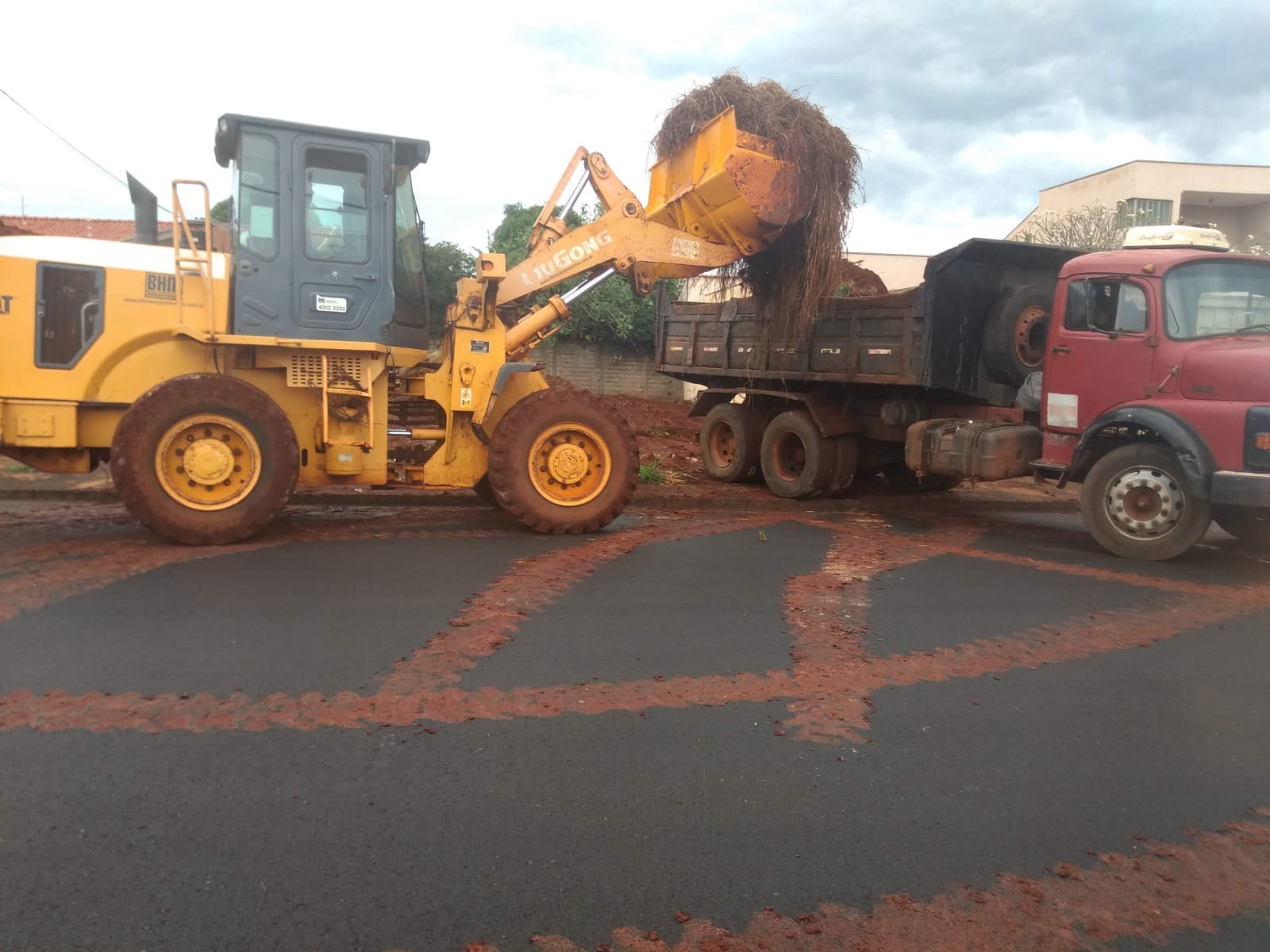 terraplanagem serviço na empresa demolidora abelhao formigao em ribeirao preto