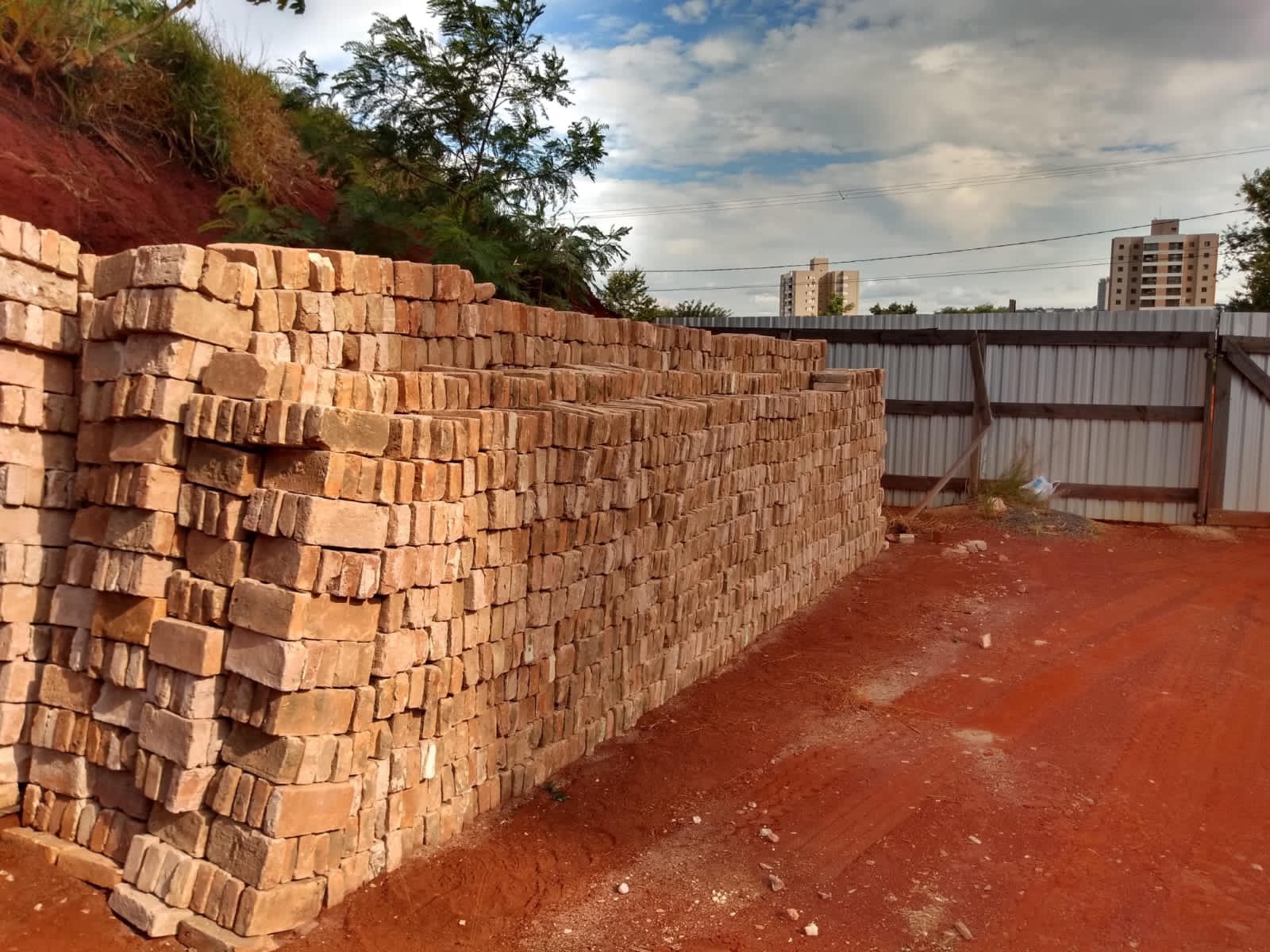 terraplanagem serviço na empresa demolidora abelhao formigao em ribeirao preto