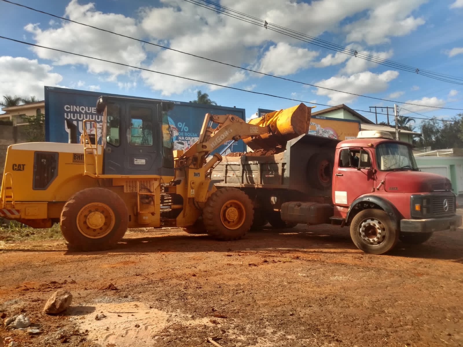 terraplanagem serviço na empresa demolidora abelhao formigao em ribeirao preto